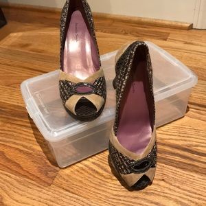 Comfortable platform pumps